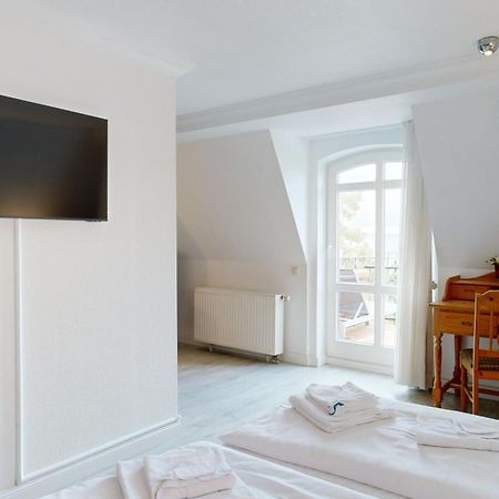 Fewo Direkt Am Strand Mit Meerblick Und Balkon,Villa Glueckspilz, Binz Kültér fotó