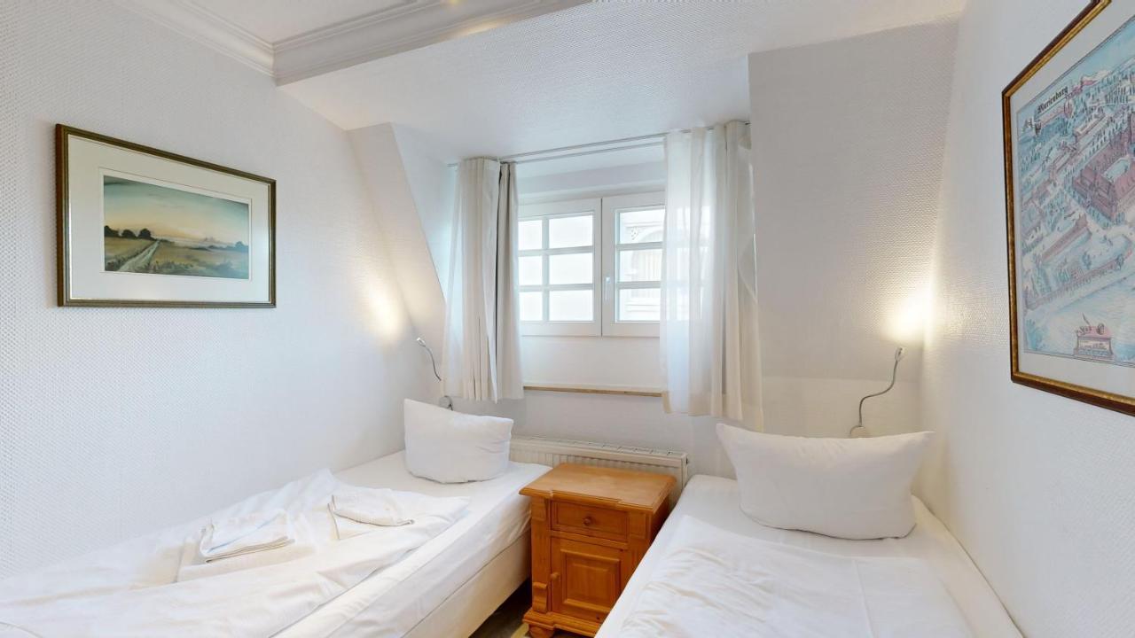 Fewo Direkt Am Strand Mit Meerblick Und Balkon,Villa Glueckspilz, Binz Kültér fotó