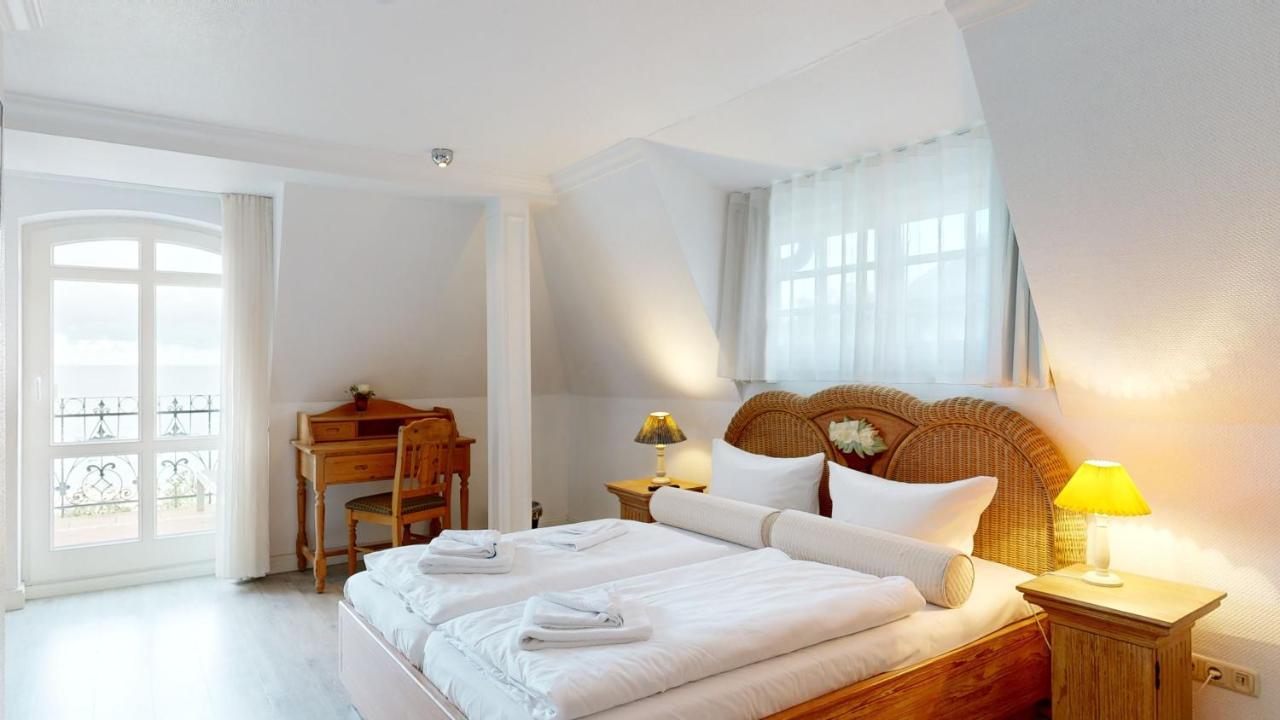 Fewo Direkt Am Strand Mit Meerblick Und Balkon,Villa Glueckspilz, Binz Kültér fotó